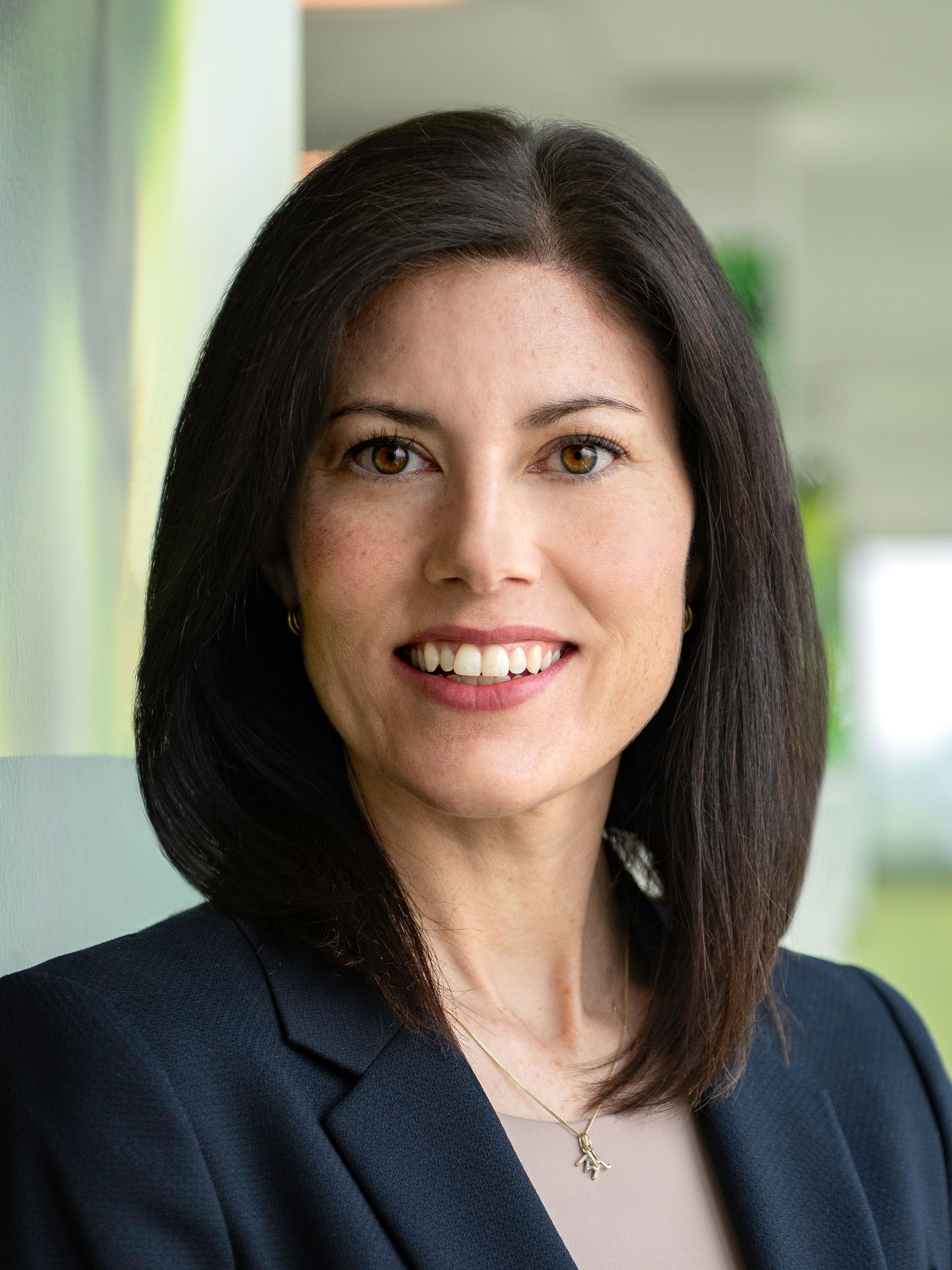 Julia Knox Headshot